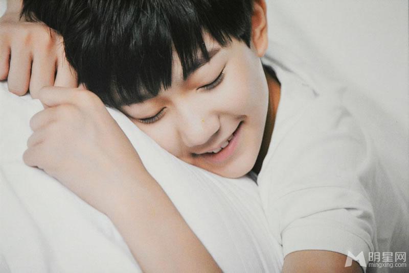 TFBOYS《HEART梦出发》白色背景白色短衫版_图-7