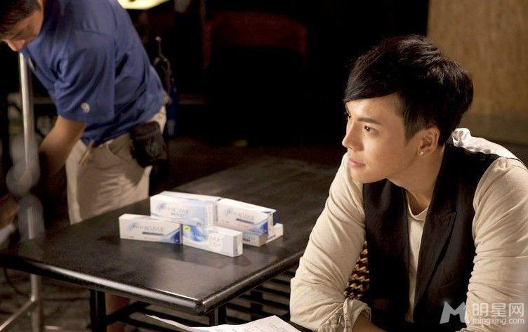 陈伟霆获国际隐形眼镜品牌ACUVUE?青睐亲身教导年青一代舞技_图-5