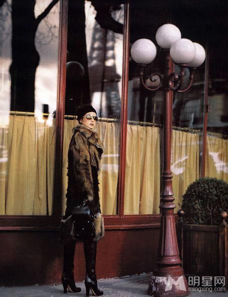 赵薇2006登《嘉人》杂志展灿烂笑靥_图-2