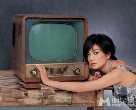 赵薇青涩写真独家推出少女故作性感_图-3