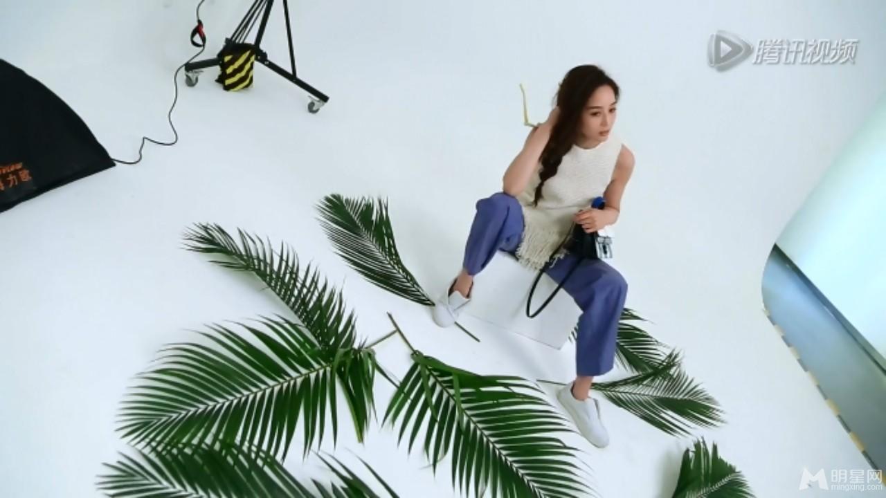张钧甯阔腿仔裤打造新古度假风复古又简约_图-18