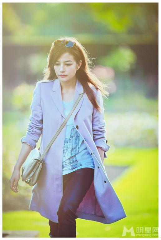 赵薇伦敦时尚街拍演绎浪漫熟女范_图-1