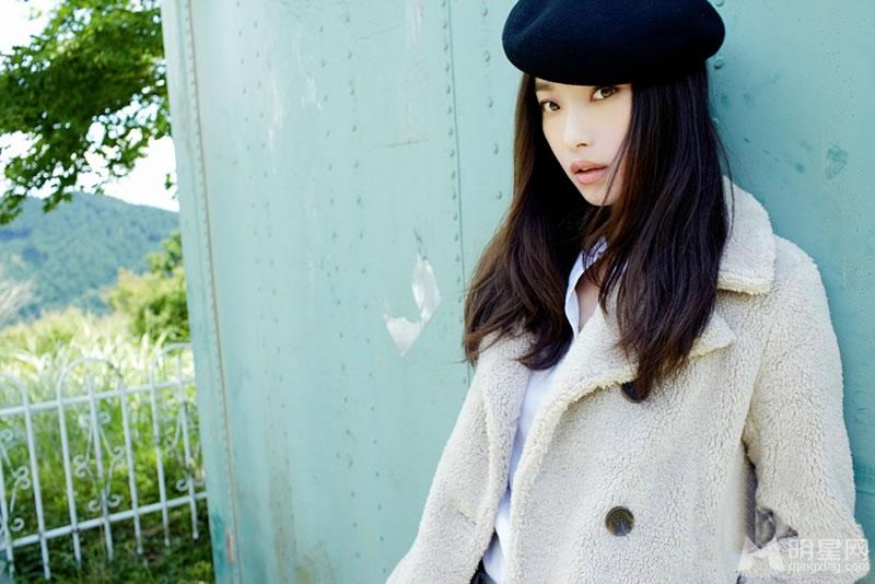 倪妮登昕薇杂志封面既俏皮可爱又狂野性感_图-5