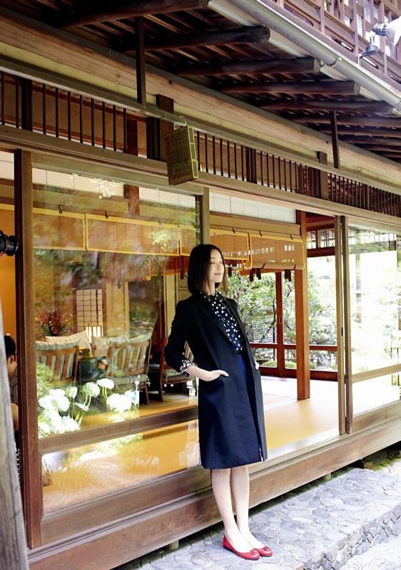 倪妮登昕薇杂志封面既俏皮可爱又狂野性感_图-11