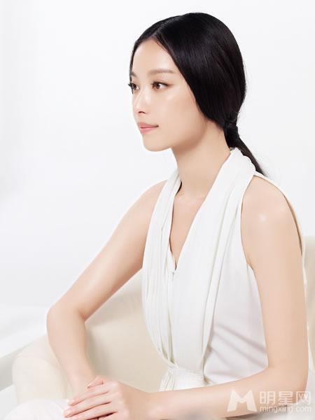 倪妮登《健康与美容》杂志神情呆萌招人喜爱_图-2
