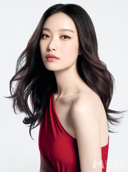 倪妮登《健康与美容》杂志神情呆萌招人喜爱_图-6
