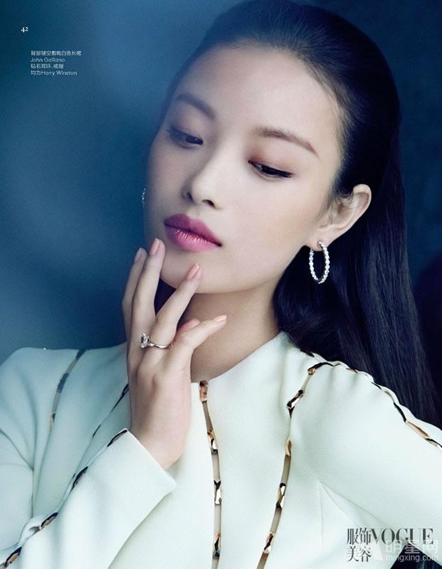 倪妮登《vogue》新娘特刊笑容甜美优雅迷人_图-7