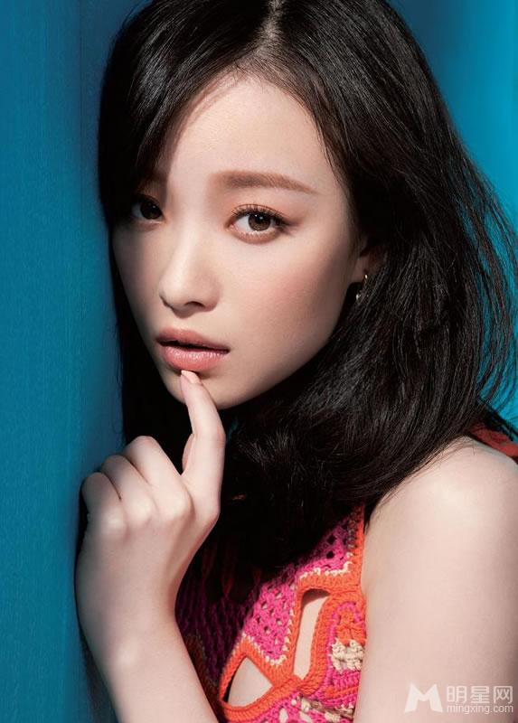 倪妮2012登北京青年周刊封面飘逸蓝裙大秀性感美腿_图-2
