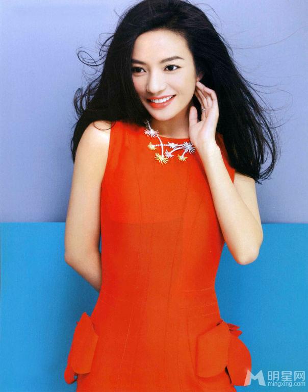 赵薇《ELLE》杂志开年封面热情开襟裙露美腿_图-3