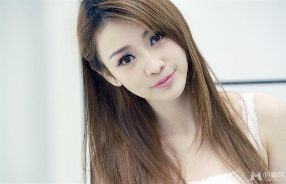 乳神柳岩罕见清纯写真化身优雅美女_图-9