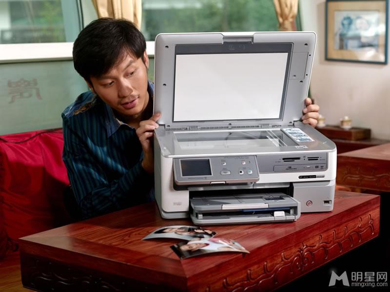 李晨早期代言惠普广告高清组图胡子拉碴显憔悴_图-1