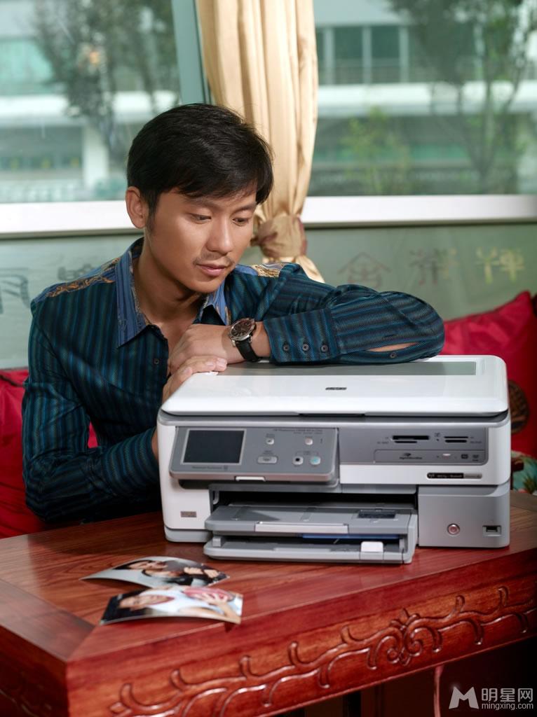 李晨早期代言惠普广告高清组图胡子拉碴显憔悴_图-3