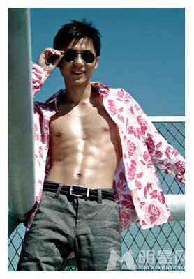 2008年10月刊《健美先生》李晨一展好身材_图-1