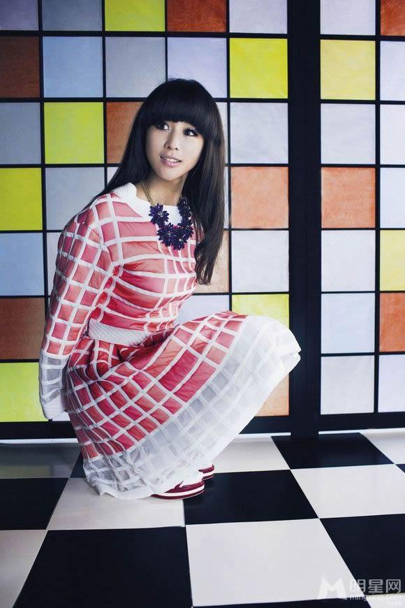 2013年4月《vogue》杂志张钧甯写真大玩鬼马撞色风_图-26