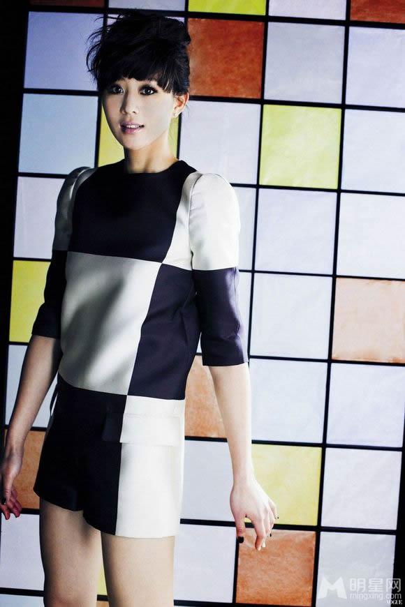 2013年4月《vogue》杂志张钧甯写真大玩鬼马撞色风_图-27