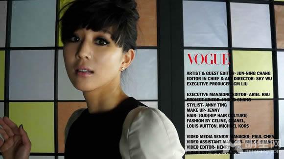2013年4月《vogue》杂志张钧甯写真大玩鬼马撞色风_图-21