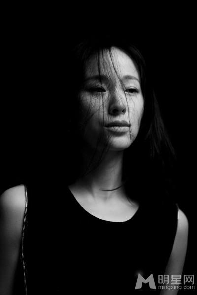 江一燕素颜出境回归本真用眼神表达万种风情_图-6