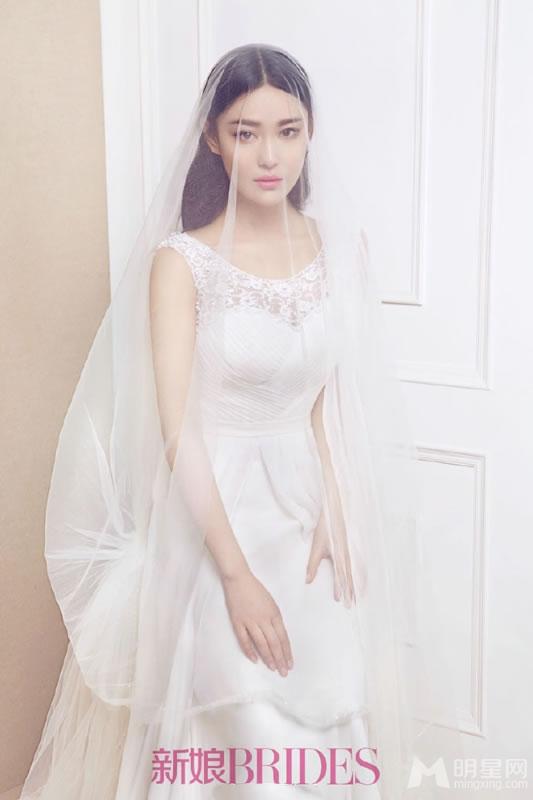 张馨予忘旧爱李晨优雅登《时尚新娘》封面_图-11
