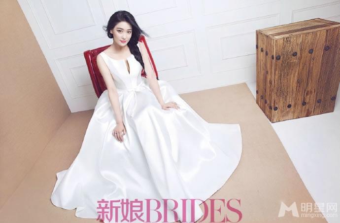 张馨予忘旧爱李晨优雅登《时尚新娘》封面_图-3