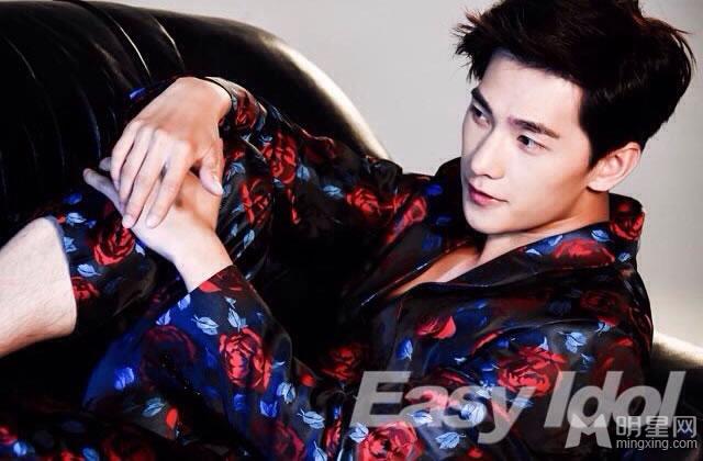 杨洋EasyIdol鬼马写真演绎时尚轻熟男_图-21