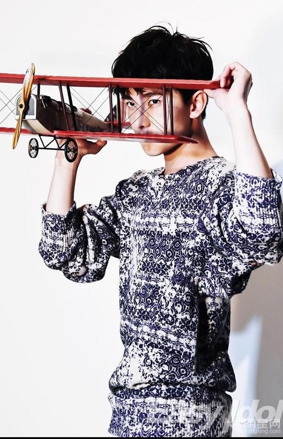 杨洋EasyIdol鬼马写真演绎时尚轻熟男_图-30