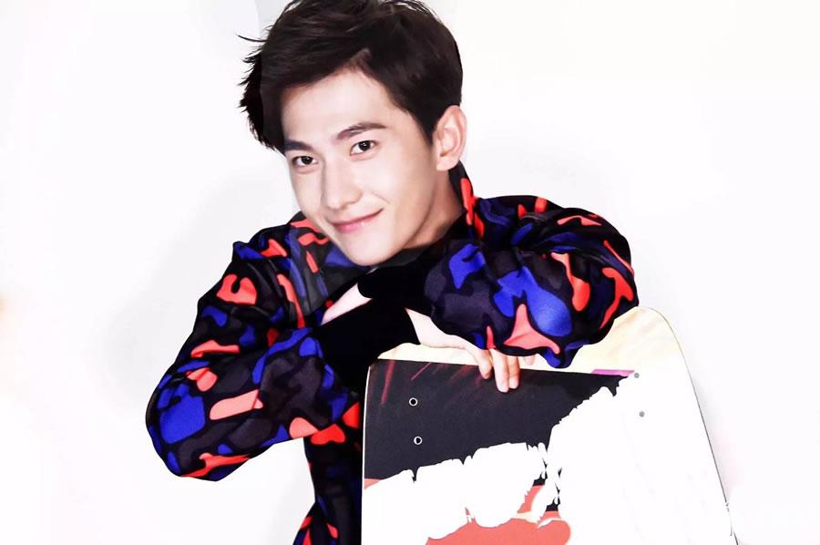 杨洋EasyIdol鬼马写真演绎时尚轻熟男_图-32