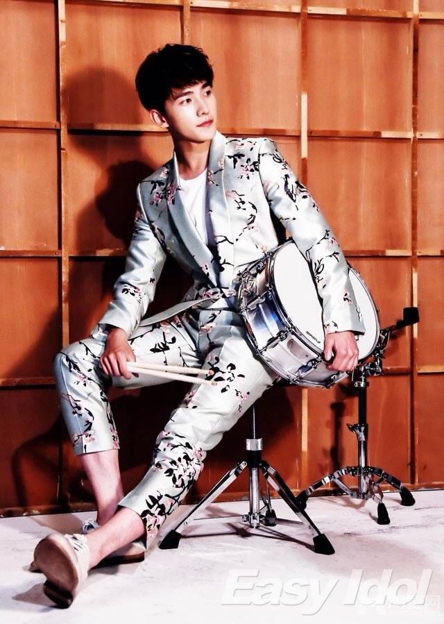 杨洋EasyIdol鬼马写真演绎时尚轻熟男_图-14