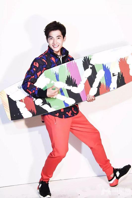 杨洋EasyIdol鬼马写真演绎时尚轻熟男_图-29