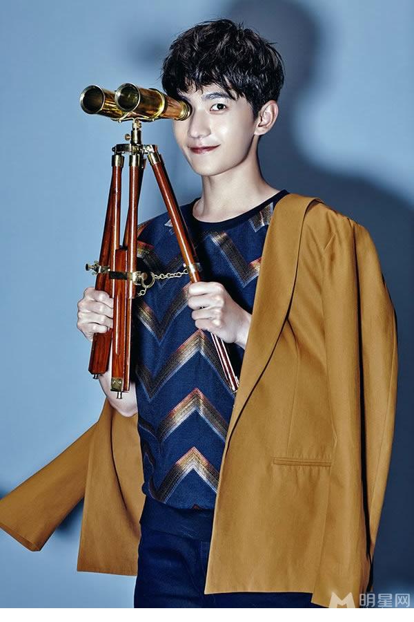 杨洋EasyIdol鬼马写真演绎时尚轻熟男_图-4