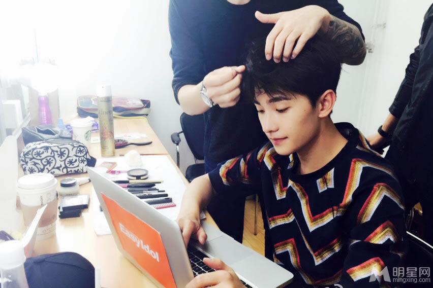 杨洋EasyIdol鬼马写真演绎时尚轻熟男_图-28