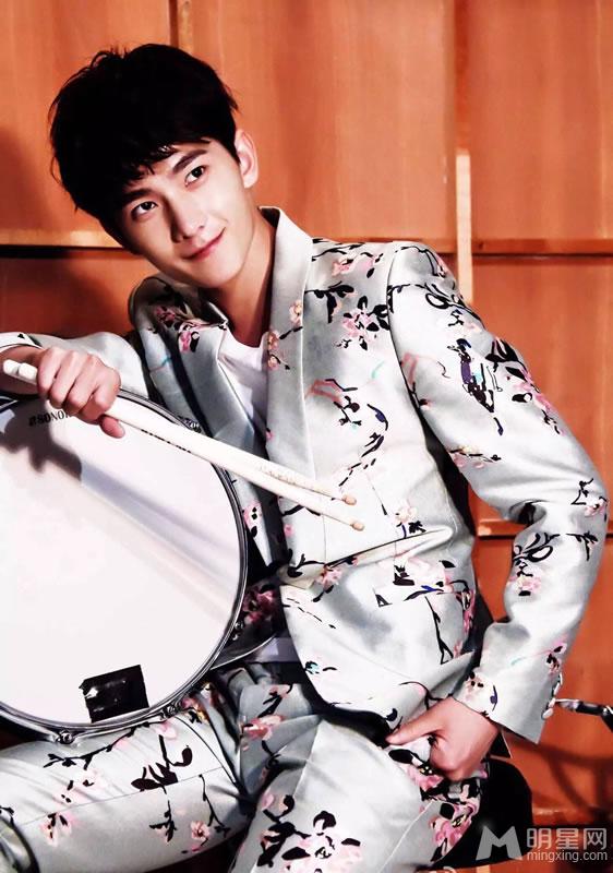 杨洋EasyIdol鬼马写真演绎时尚轻熟男_图-20