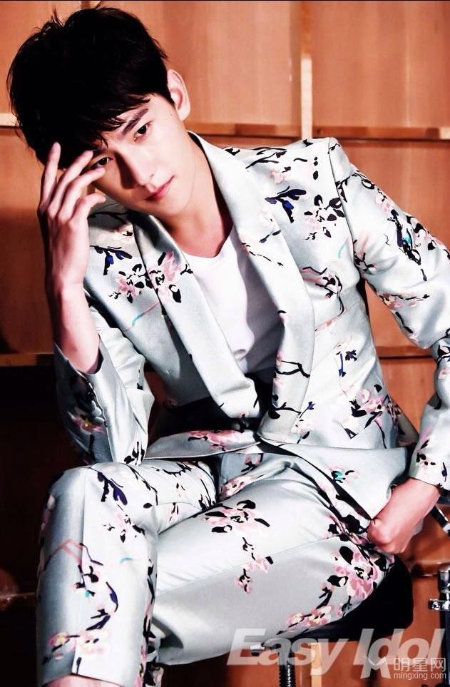 杨洋EasyIdol鬼马写真演绎时尚轻熟男_图-26