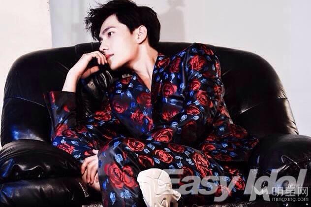 杨洋EasyIdol鬼马写真演绎时尚轻熟男_图-22