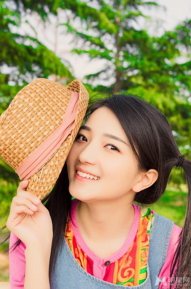 白卉子写真曝光美“帽”十足尽显甜美俏皮_图-1
