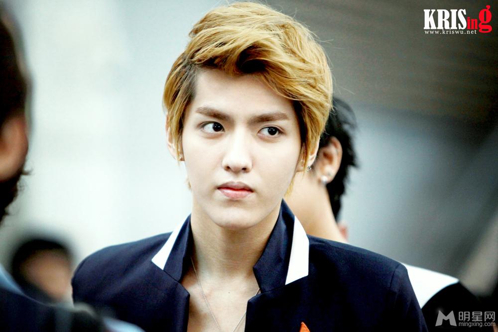 2012年EXO引领机场时尚潮流吴亦凡图片帅气阳光_图-6