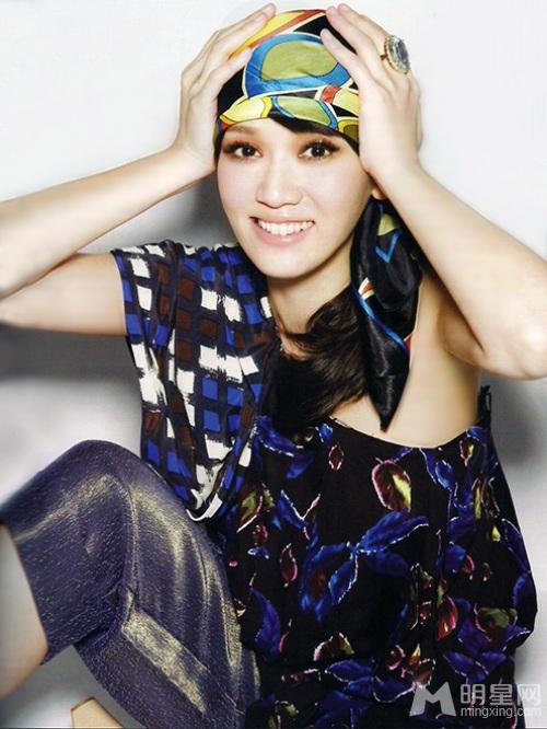 陈乔恩《GQ》杂志半裸写真喝点红酒才肯脱_图-1
