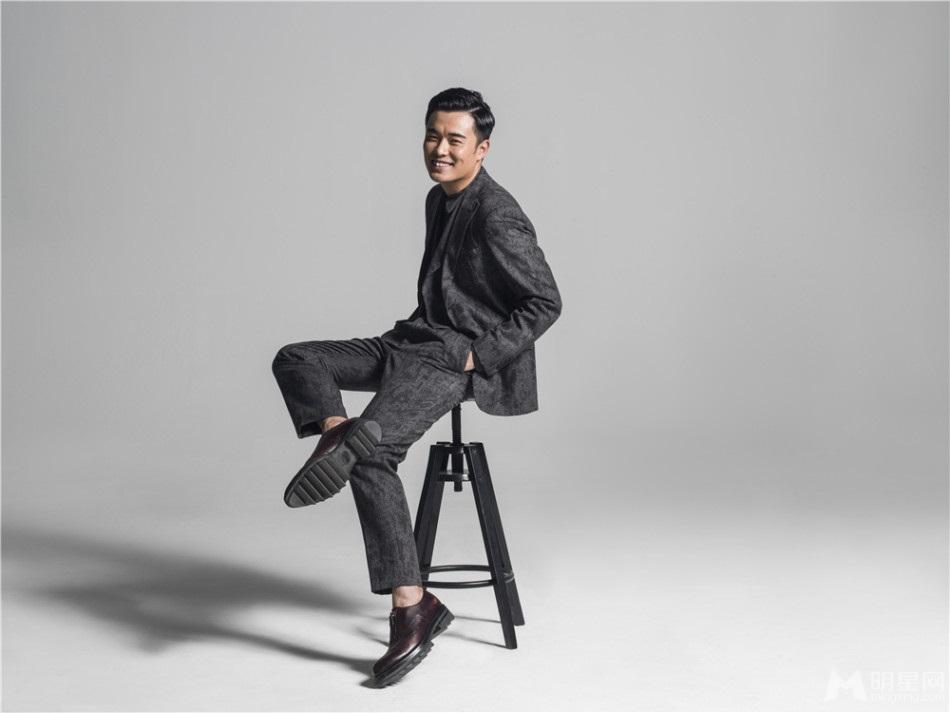 陈赫摩登一改休闲范儿发型后梳显深沉_图-3