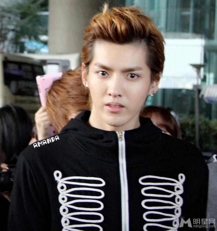 2012年10月EXO亮相机场时尚帅气吴亦凡图片颜值爆表造型合集_图-4