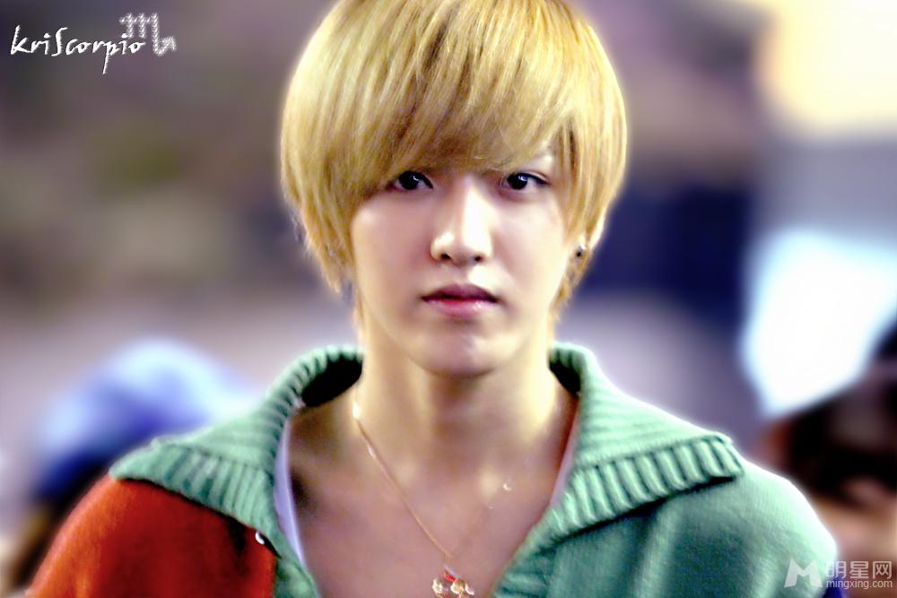 2012年10月EXO亮相机场时尚帅气吴亦凡图片颜值爆表造型合集_图-6