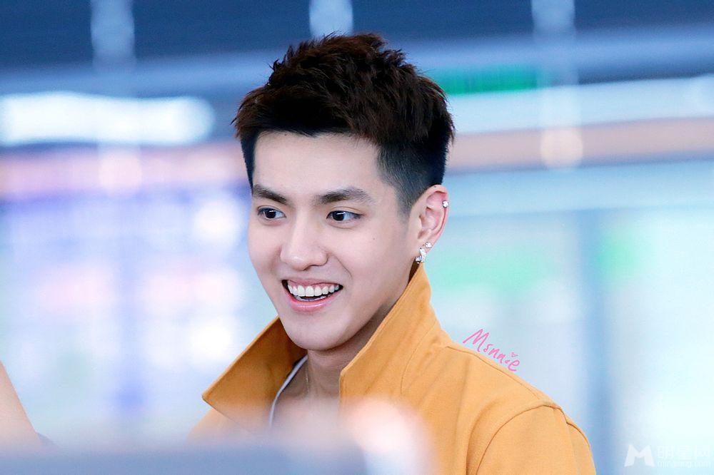 2013年5月EXO台湾飞往仁川机场写真吴亦凡图片帅气时尚_图-6
