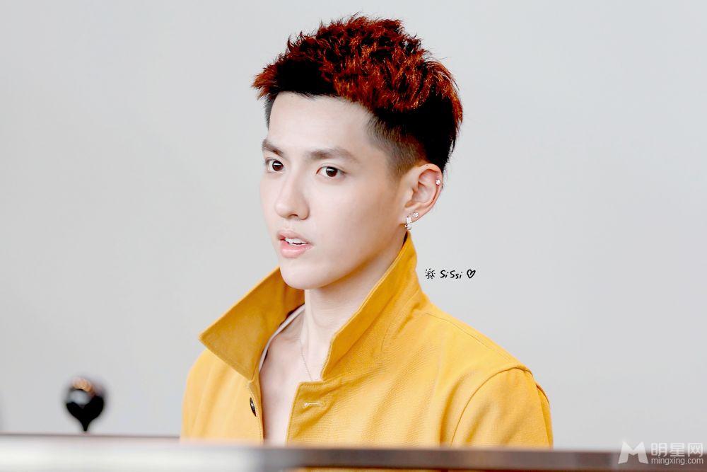 2013年5月EXO台湾飞往仁川机场写真吴亦凡图片帅气时尚_图-7