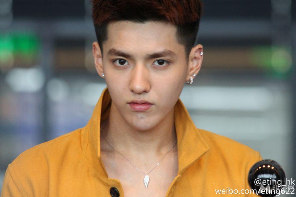2013年5月EXO台湾飞往仁川机场写真吴亦凡图片帅气时尚_图-1