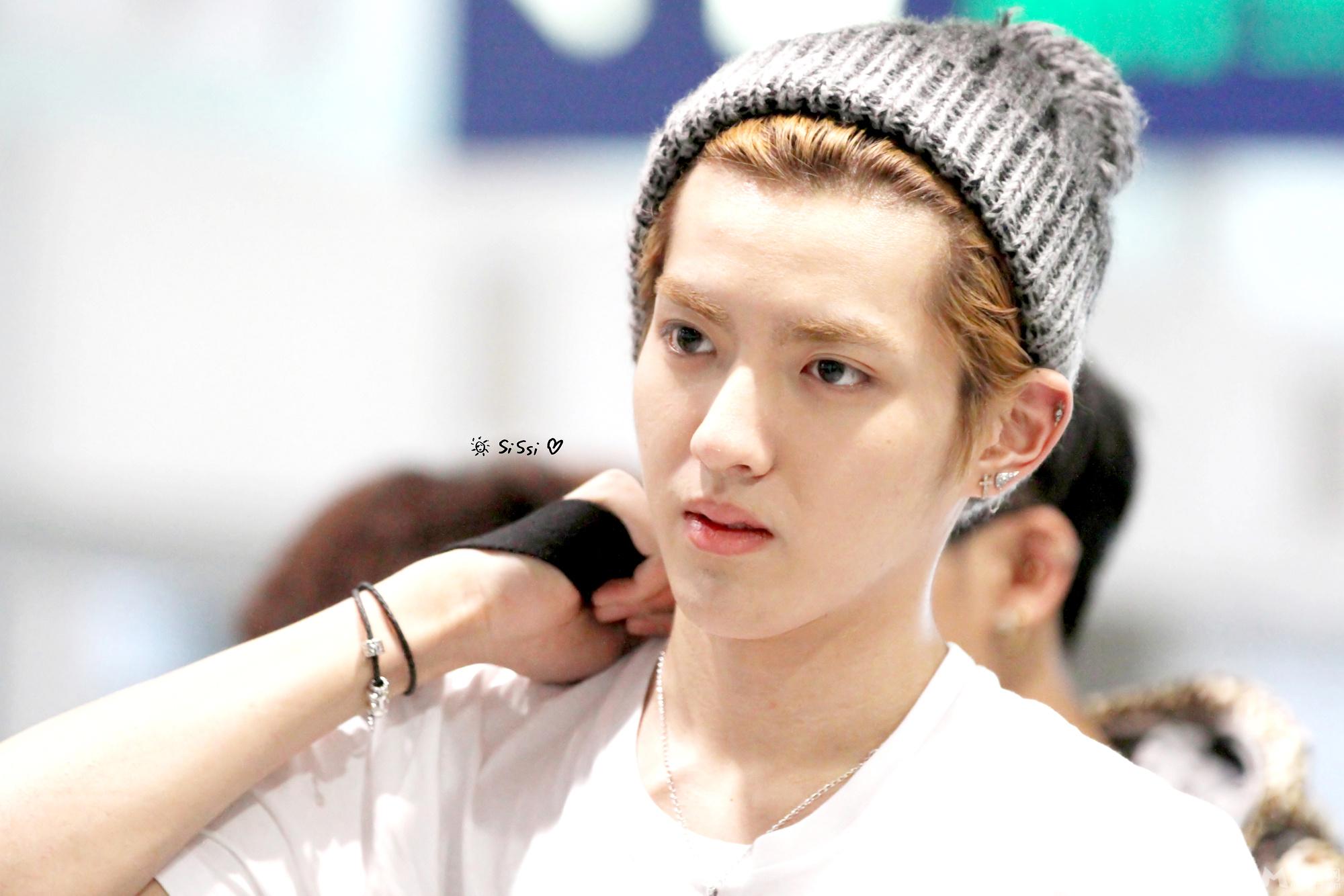 2012年12月EXO机场帅气写真吴亦凡图片颜值爆表时尚造型合集_图-1