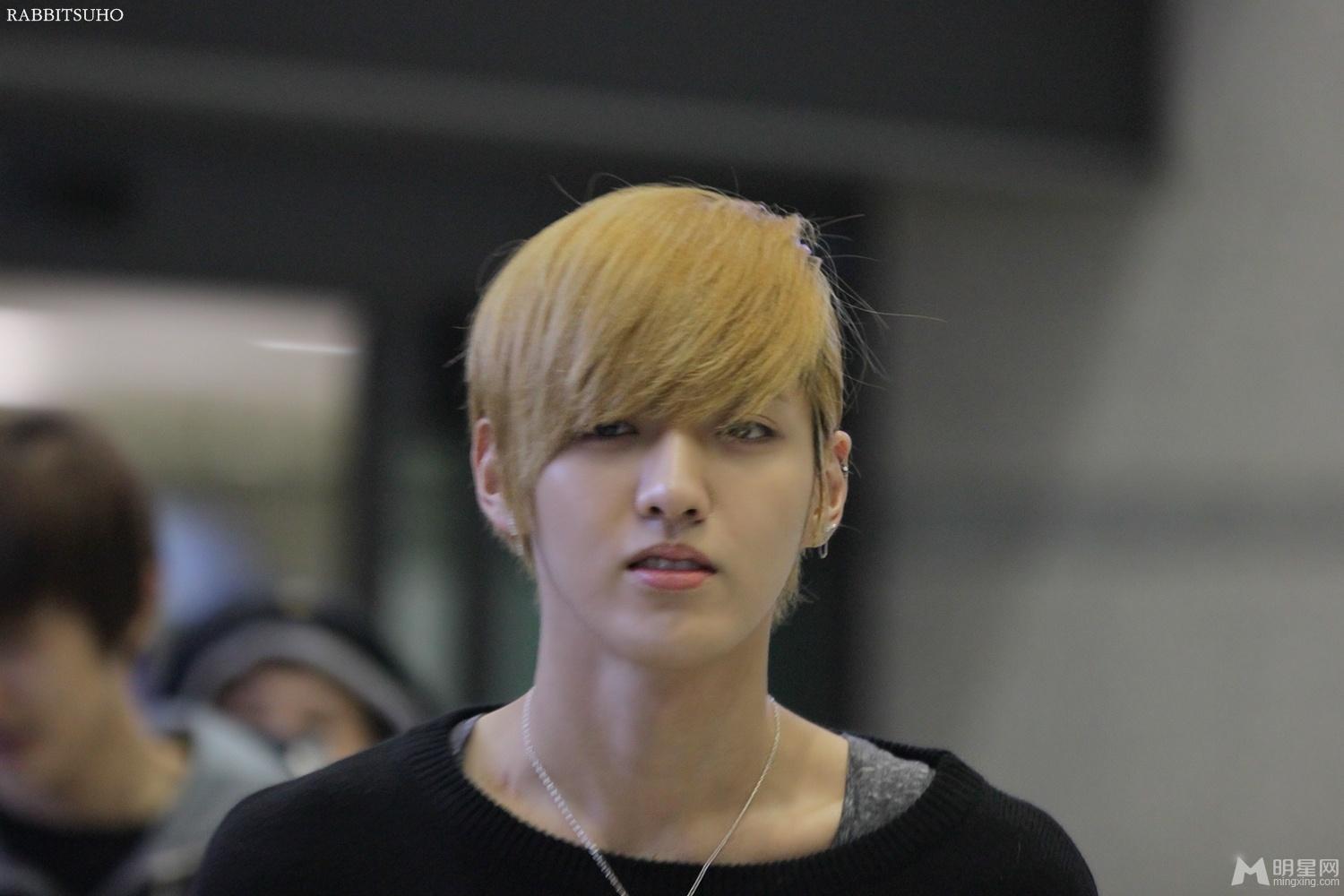 2012年12月EXO机场帅气写真吴亦凡图片颜值爆表时尚造型合集_图-4