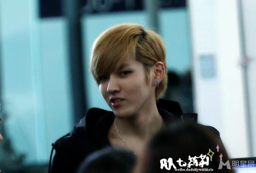 2012年12月EXO机场帅气写真吴亦凡图片颜值爆表时尚造型合集_图-19