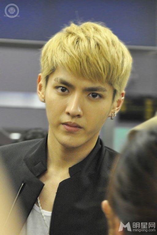 2013年7月EXO北京飞韩国机场写真吴亦凡图片帅气时尚颜值爆表_图-1