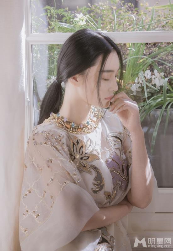 张馨予春日写真薄纱大秀若隐若现好身材_图-3