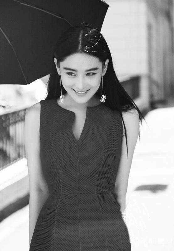 张馨予清纯淡雅写真优雅淑女范十足_图-1