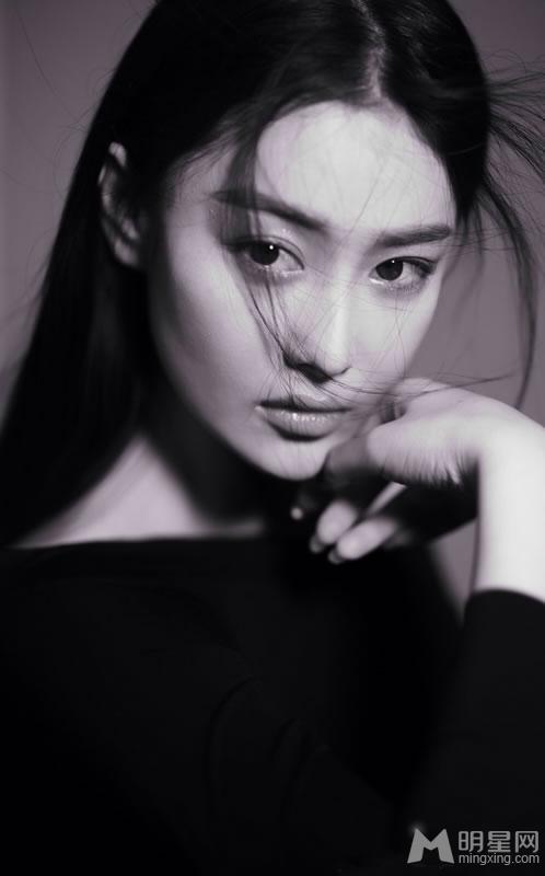 张馨予曝光一组黑白写真清新可爱甜美迷人_图-1