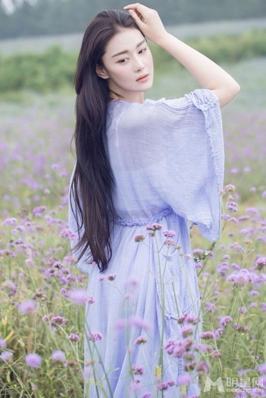 张馨予薰衣草田写真清新高雅似花仙子_图-1